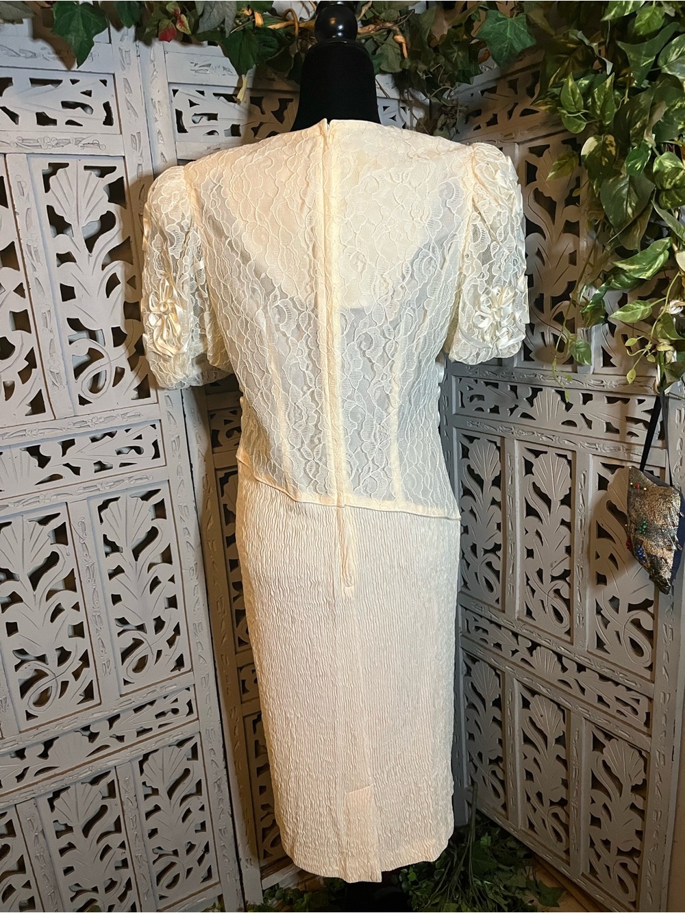 LESLIE FAY VINTAGE 80’s IVORY DETAILED FLORAL LACE & RIBBON EMBROIDERY MIDI DRES - Picture 5 of 12